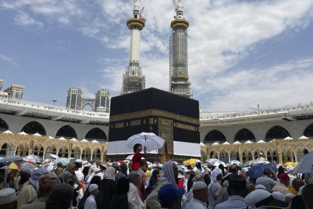048574500 1688208737 20230701 Jemaah Haji Tawaf Ifadah AP 2