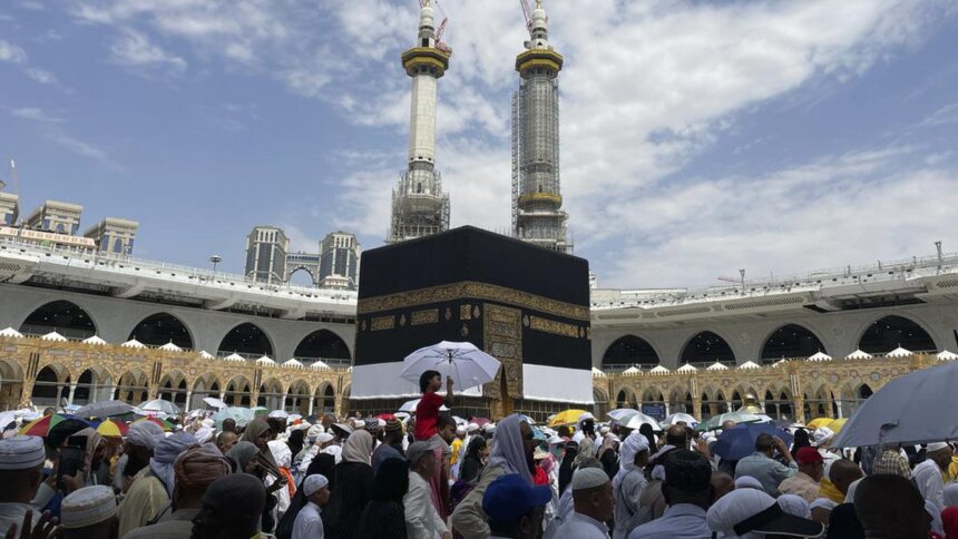 048574500 1688208737 20230701 Jemaah Haji Tawaf Ifadah AP 2