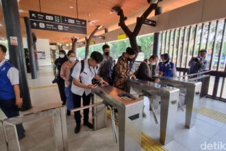 asn pemprov jakarta naik transportasi umum 1745976742466 169
