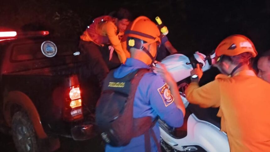 damkar bpbd evakuasi pria depok tersesat di perbukitan bogor usai mengikuti peta digital dok istimewa 1748293484590 169