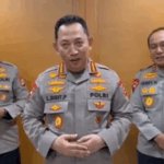 kapolri jenderal listyo sigit prabowo menyampaikan selamat ulang tahun kepada ustaz abdul somad 1747760030112 169
