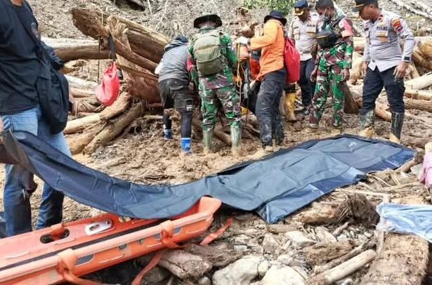 kemensos bantu korban banjir dan longsor di pegunungan arfak 1747813580170 169
