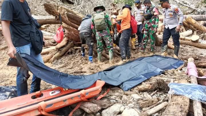 kemensos bantu korban banjir dan longsor di pegunungan arfak 1747813580170 169