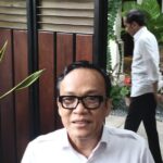 ketua umum jokowi mania immanuel ebenezer dan jokowi saat bertemu di kediaman jokowi di kelurahan sumber kecamatan banjarsari 169