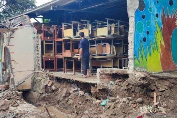 kondisi tembok sekolah menengah atas sma 103 jakarta yang roboh minggu 2552025 1748170564676 169