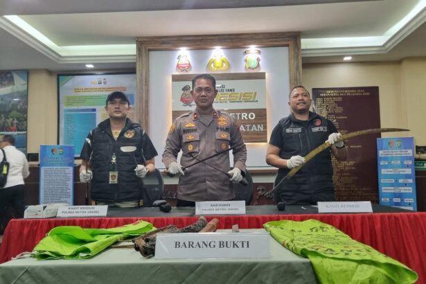 konferensi pers pembongkaran posko ormas di jaksel 1747665703169 169