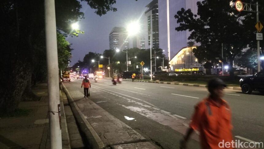 massa demo ojol di patung kuda jakpus membubarkan diri maulanidetikcom 1747740072588 169