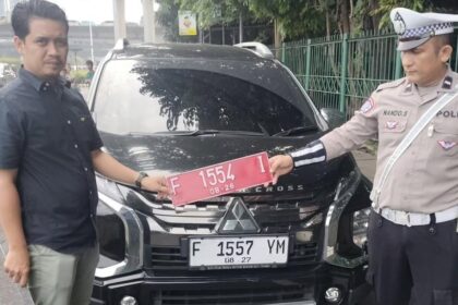 mobil dinas pemkab bogor ditilang di cawang jaktim 1747806116051 169 1