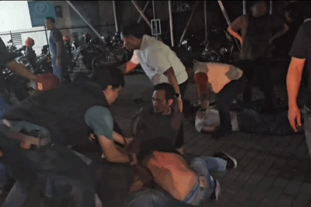 momen penangkapan puluhan ormas pemuda pancasila pelaku intimidasi dan kekerasan di tangsel 1747917786235 169
