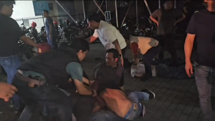 momen penangkapan puluhan ormas pemuda pancasila pelaku intimidasi dan kekerasan di tangsel 1747917786235 169