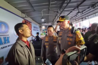 pedagang di lahan bmkg curhat ke kapolres tangsel soal bayar jutaan rupiah ke grib jaya 1748111270496 169