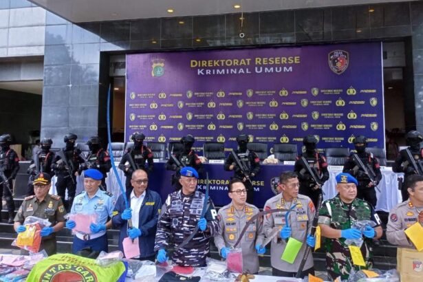 polda metro jaya menggelar konferensi pers operasi berantas jaya 2025 1748246862009 169