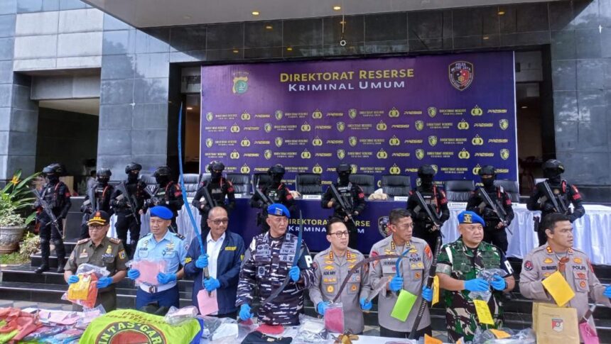 polda metro jaya menggelar konferensi pers operasi berantas jaya 2025 1748246862009 169