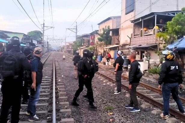 polisi kembali melakukan penertiban di kampung bahari tanjung priok jakarta utara dokistimewa 1748186000600 169
