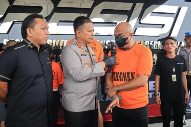 polisi menangkap bang jago yang membuat keributan di apartemen kota bekasi 1747737685609 169