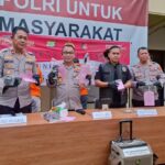 polsek cilandak menggelar konferensi pers kasus karyawan restoran kopi curi empat motor bosnya rabu 2152025 1747839608643 169