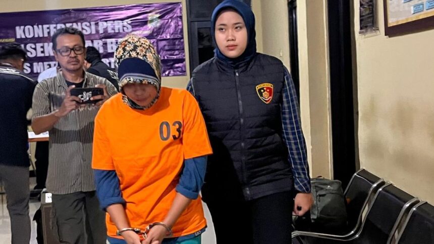 polsek johar baru amankan seorang wanita yang melakukan penipuan modus investasi bodong 1747818606886 169