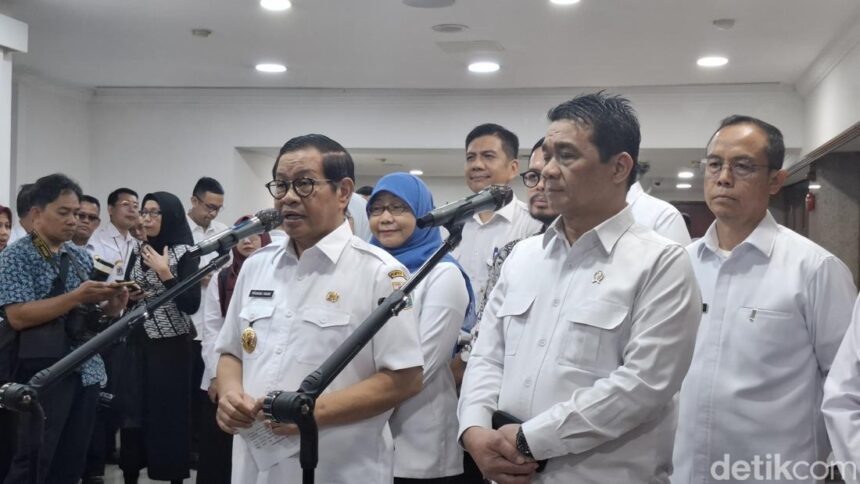 pramono saat memberi sambutan dalam acara percepatan pembentukan koperasi kelurahan merah putih provinsi dki jakarta yang dige 1747801367341 169