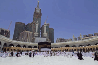 suasana masjidil haram saat matahari melintas di atas kabah 169