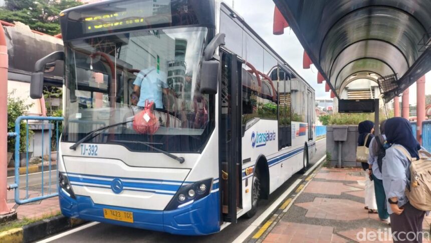 uji coba transjabodetabek blok m alam sutera maulanidetikcom 1744708214121 169