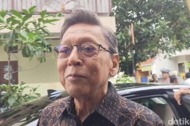 wakil presiden ri ke 11 boediono melayat ke rumah duka suami najwa shihab ibrahim sjarief 1747799293453 169